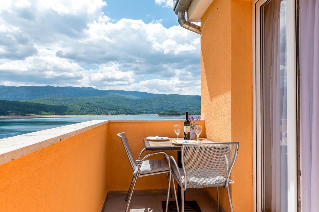 Rooms And Apartments Budisa Vrlika Exterior photo
