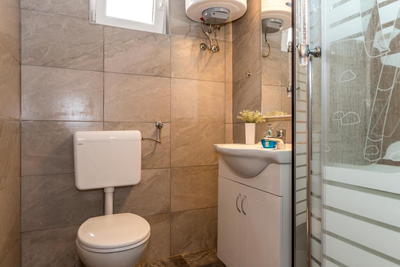 Rooms And Apartments Budisa Vrlika Exterior photo