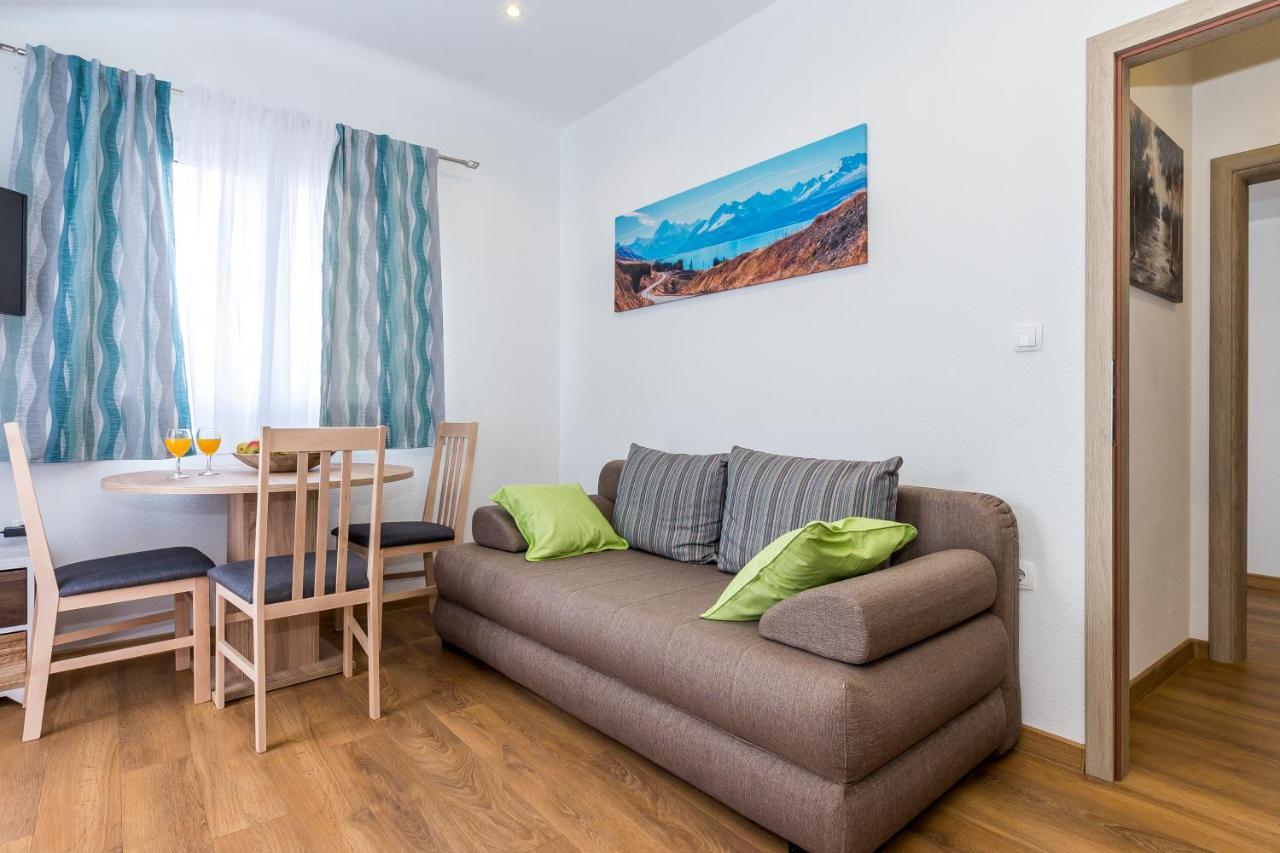 Rooms And Apartments Budisa Vrlika Exterior photo