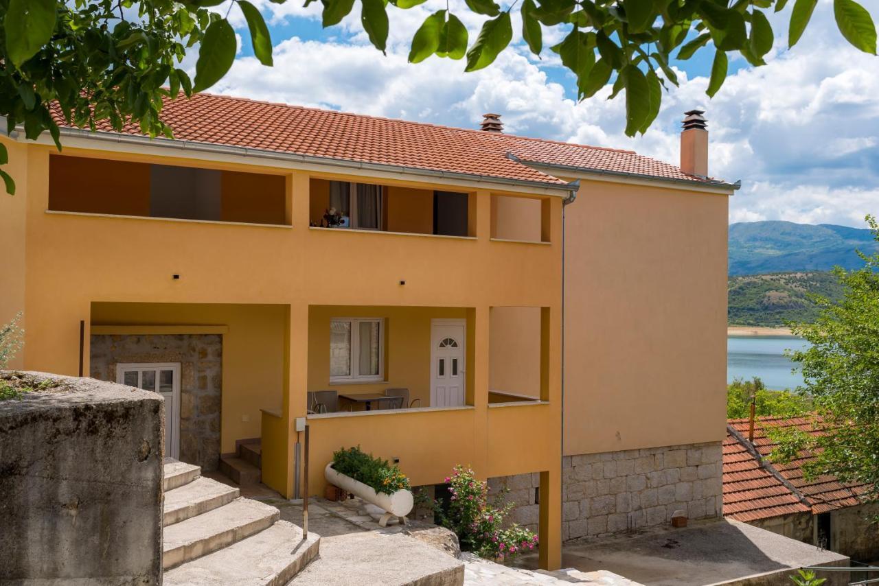 Rooms And Apartments Budisa Vrlika Exterior photo