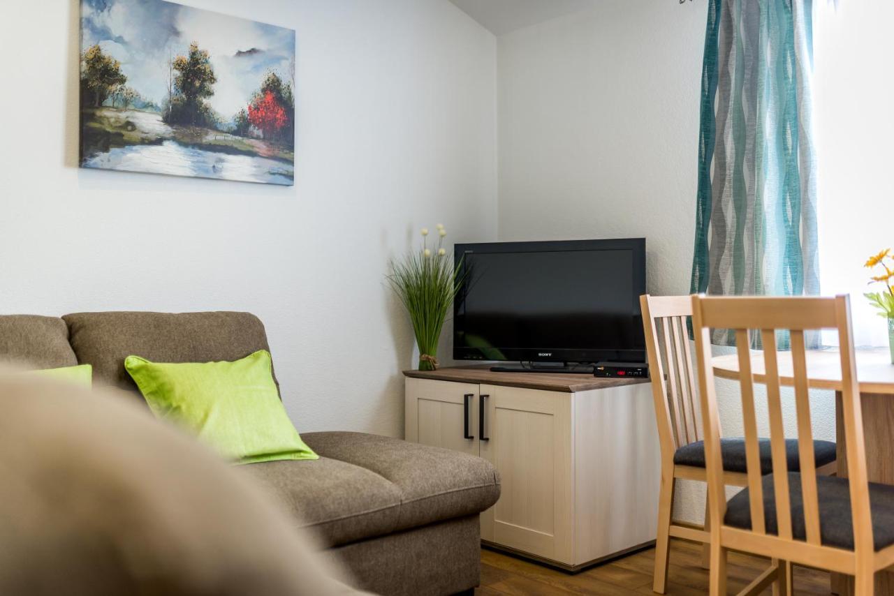 Rooms And Apartments Budisa Vrlika Exterior photo