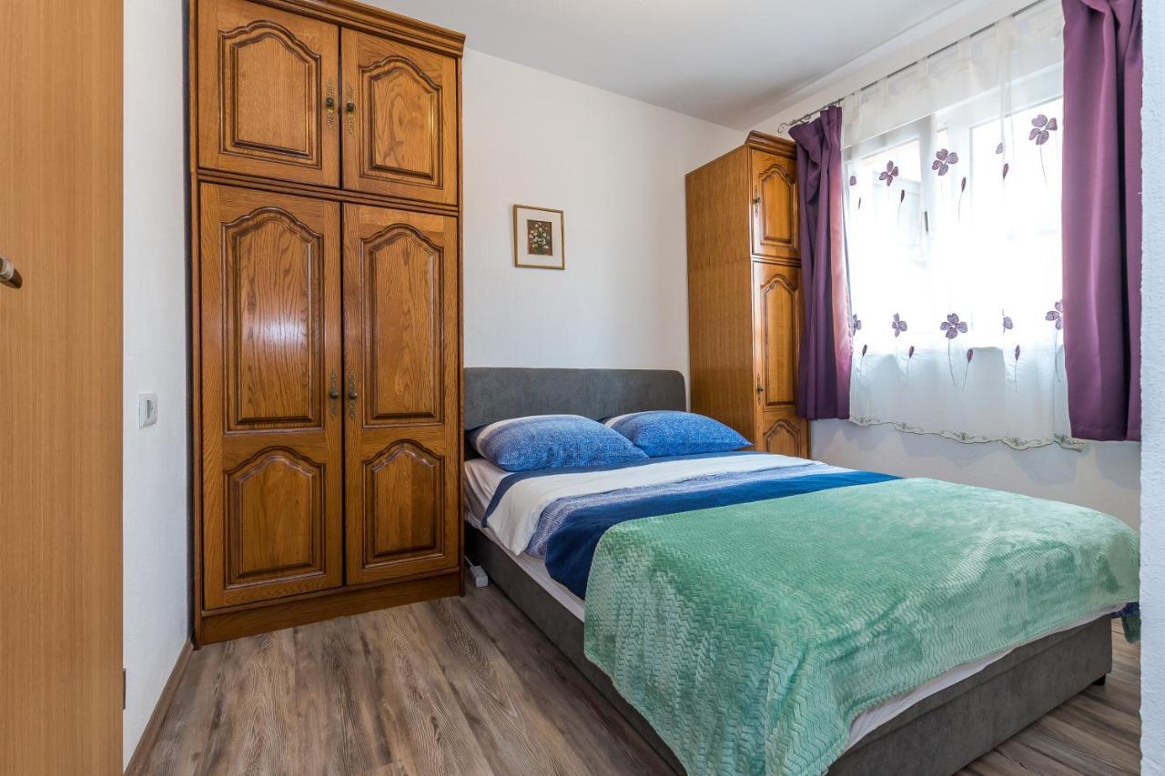 Rooms And Apartments Budisa Vrlika Exterior photo