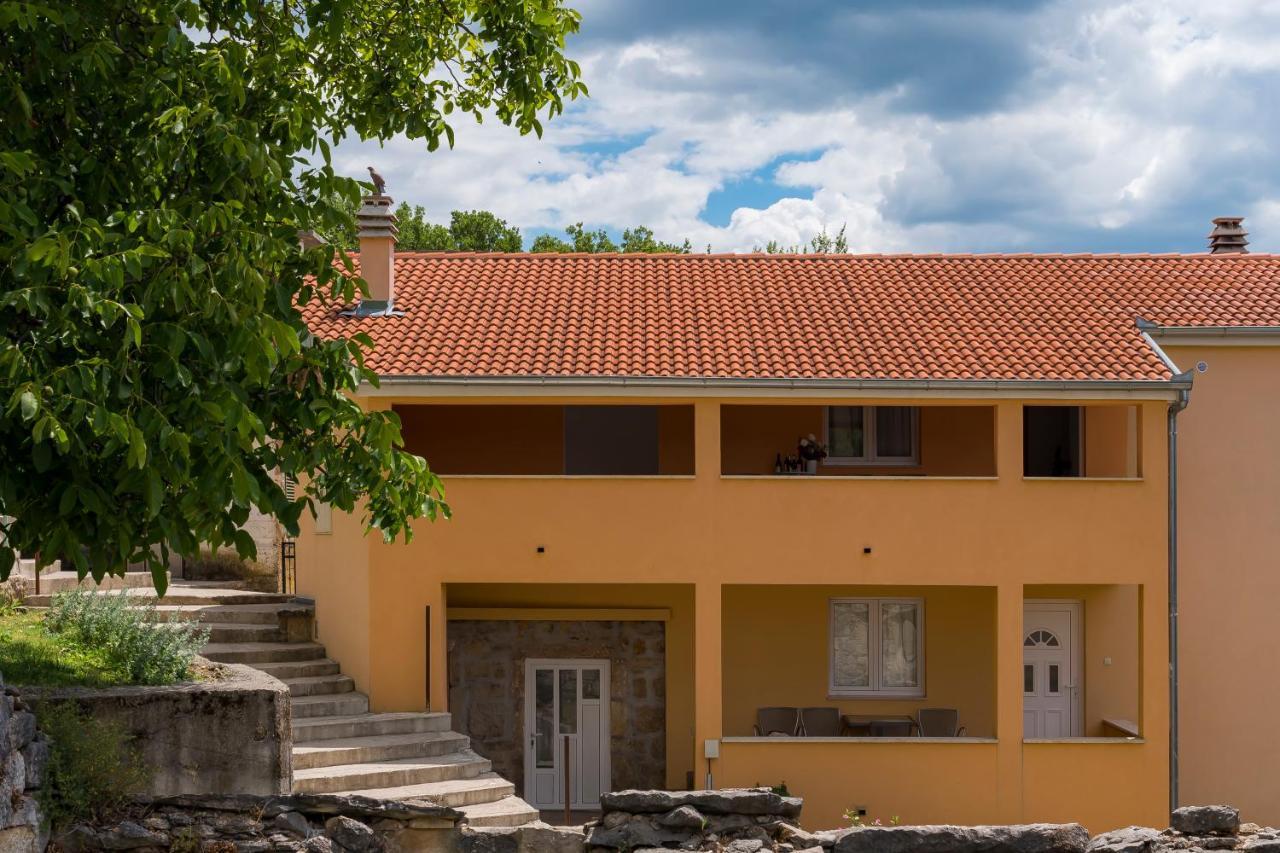 Rooms And Apartments Budisa Vrlika Exterior photo