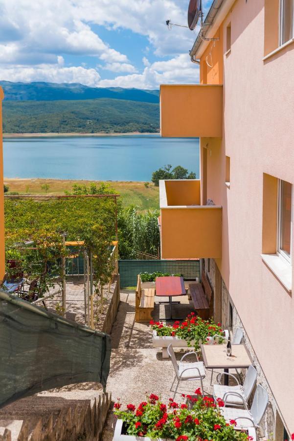 Rooms And Apartments Budisa Vrlika Exterior photo