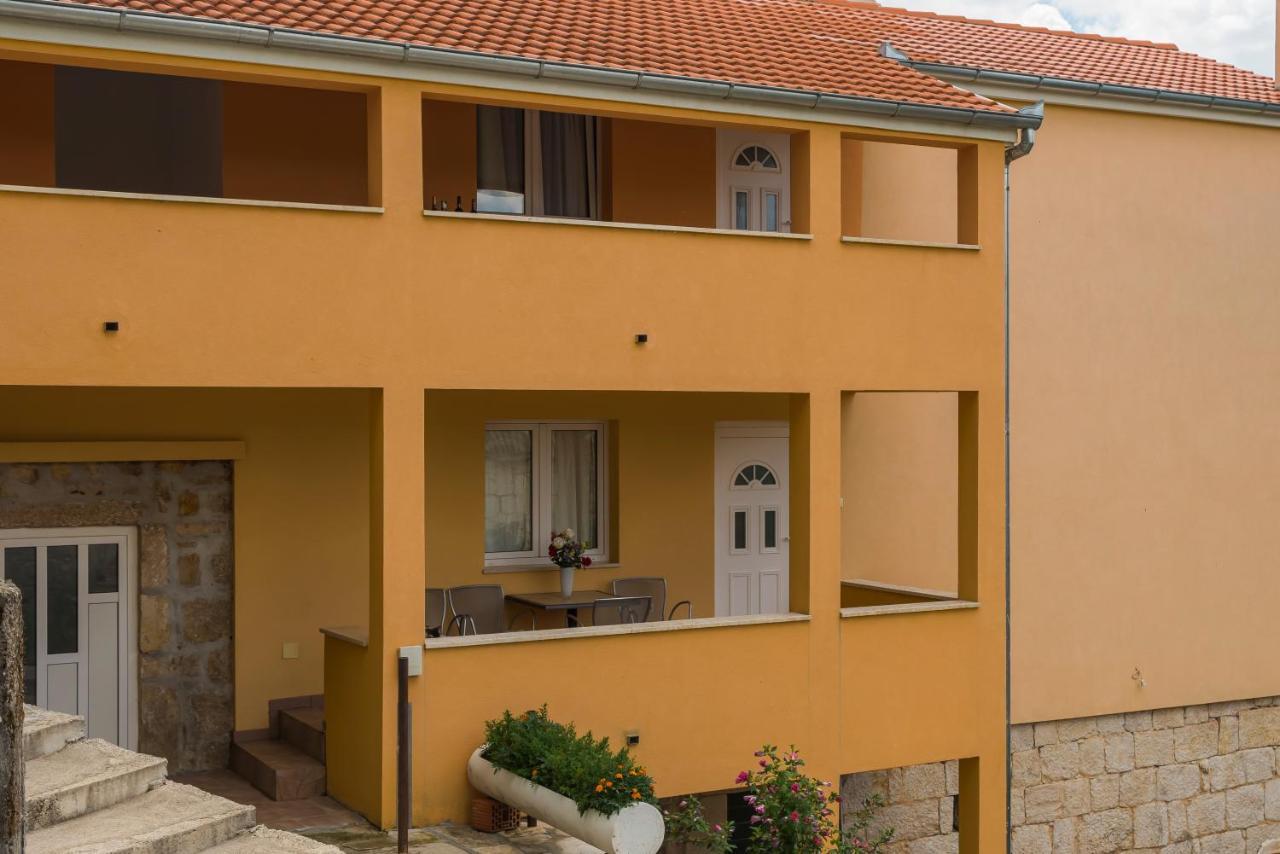 Rooms And Apartments Budisa Vrlika Exterior photo