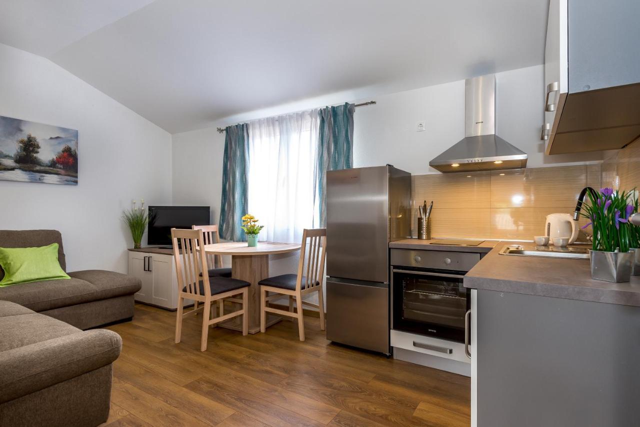 Rooms And Apartments Budisa Vrlika Exterior photo