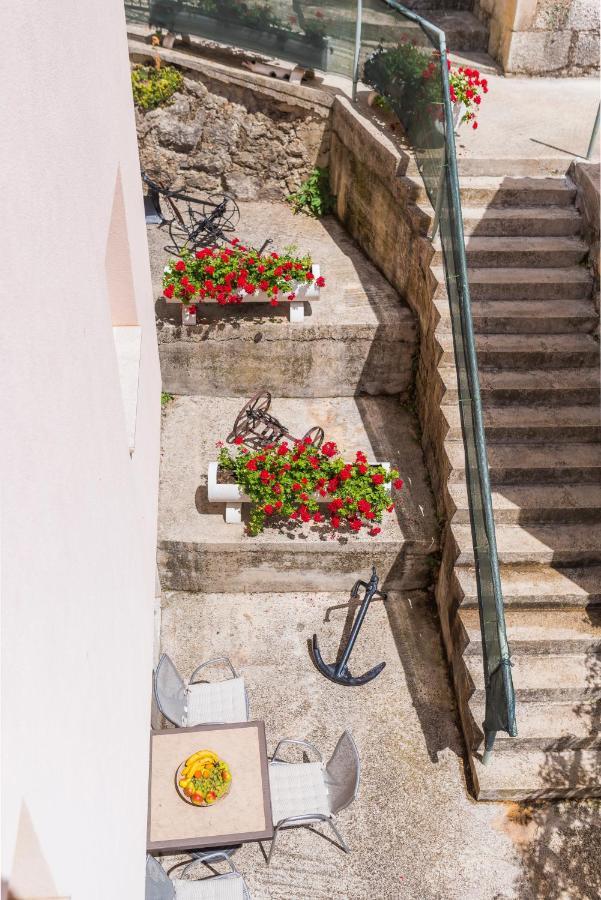Rooms And Apartments Budisa Vrlika Exterior photo