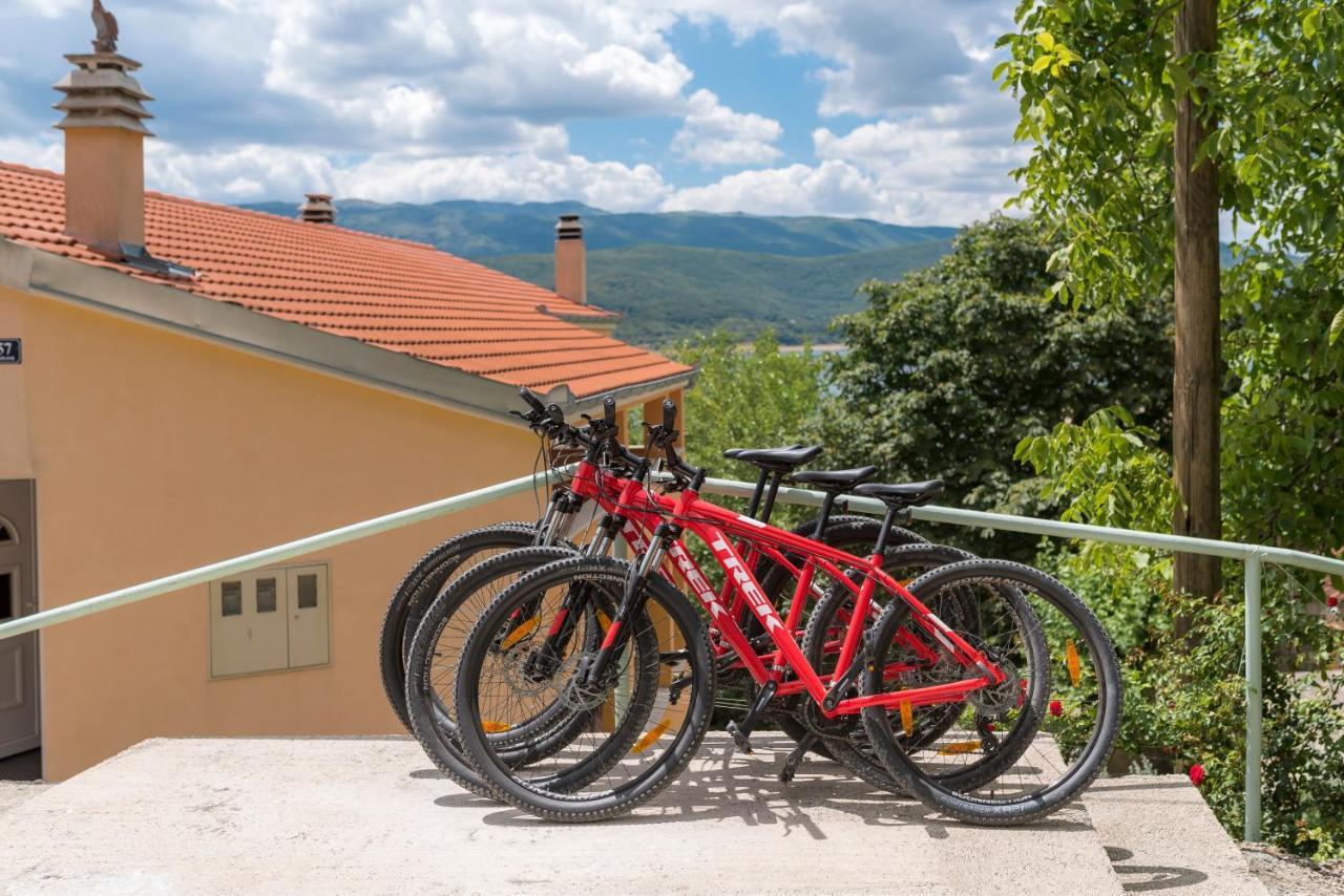 Rooms And Apartments Budisa Vrlika Exterior photo